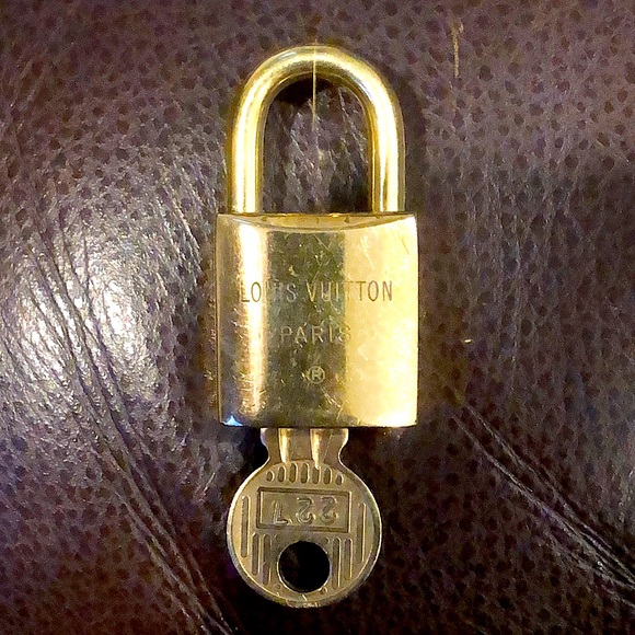 Vintage LV Louis Vuitton Padlock Lock & Key 227 - Picture 3 of 16